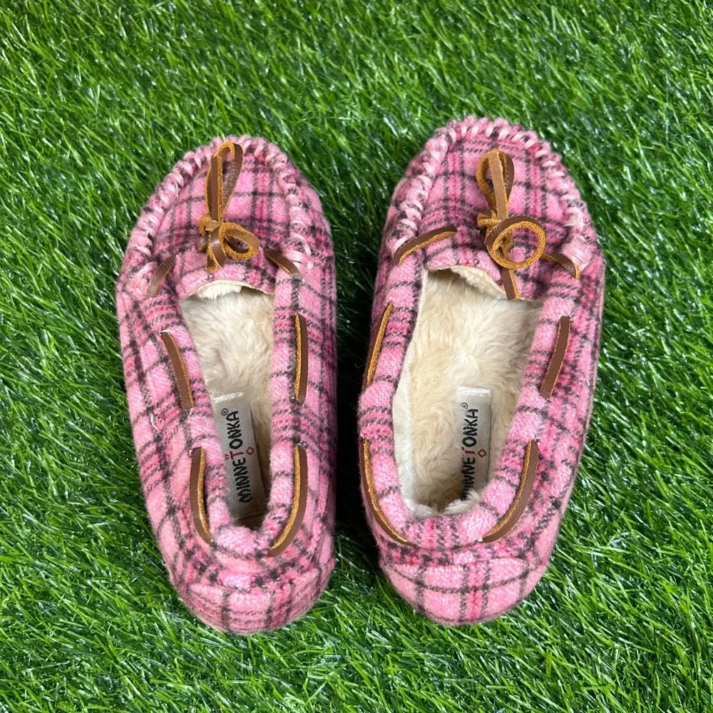 Minnetonka Cally Slipper Kids Size Twelve Pink Plaid Faux Fur Lined Moccasin